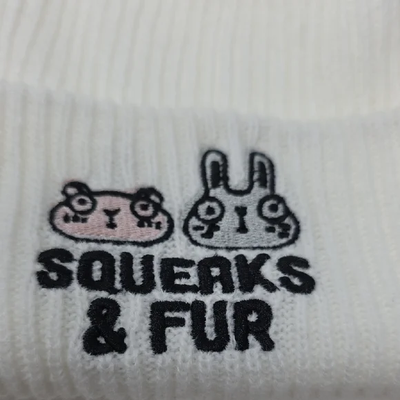 Squeaks & Fur Ribbed Knit Beanie 🤍 Animal Logo Winter Hat EUC - Picture 4 of 7